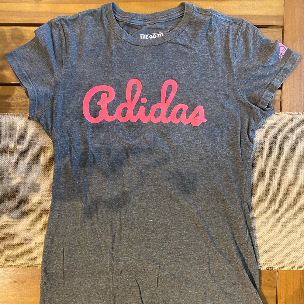 Adidas Women's Gray T-Shirt Size Small